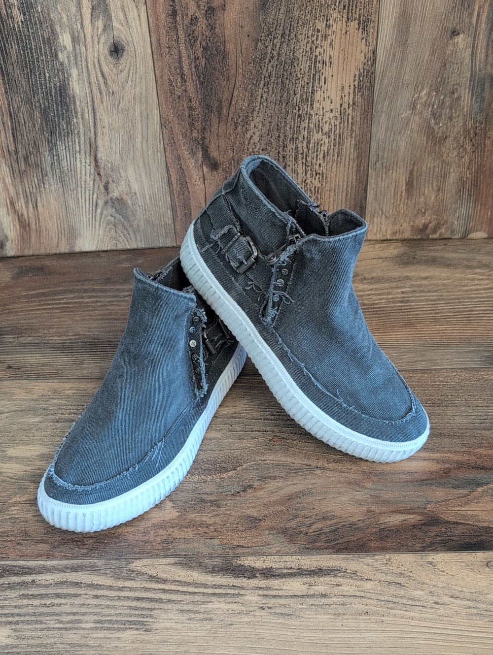 Malibu Women's Cuddlefish Charcoal High Top Buckle Sneakers 7    584A
